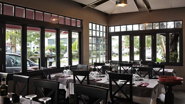 "Basegrill": ο αθηναϊκός ναός του κρέατος