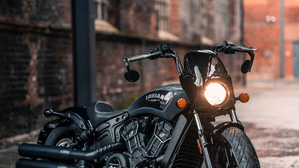 Δυνατή, αξιόπιστη και ανανεωμένη! Η Indian Motorcycle επιστρέφει,  με το νέο της μοντέλο ‘’Indian Scout Rogue’’!!!