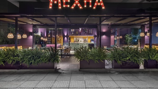 Pre-Xmas Parties στο "Mexha", με την τεκίλα Rooster Rojo και την παραγωγό του Best 92,6 Εύη Σιδηροπούλου