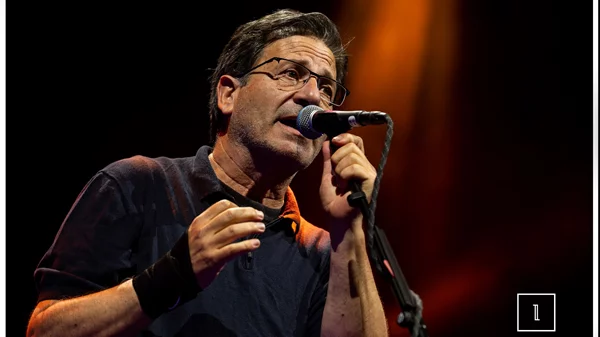 Ο Θανάσης Παπακωνσταντίνου στο "Κατράκειο": Ψιλόβροχο, σκόνη και φινάλε μιας Διονυσιακής Περιόδου