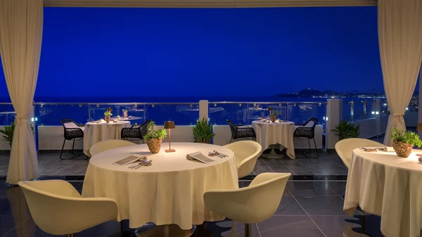 Βραβευμένες γυναίκες στο Local Gourmet Festival του "Noble" στη Ρόδο