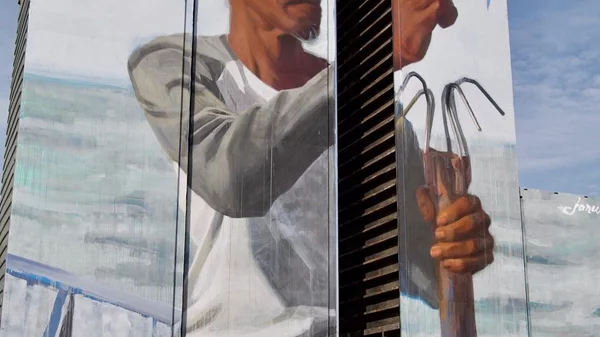 Μια εντυπωσιακή τοιχογραφία από τον καλλιτέχνη της street art Emmanuel Jarus εγκαινιάζει το "ArtWalk 7"