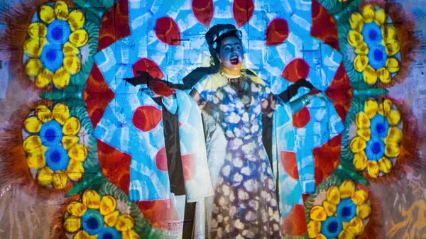 "Frida Κι Άλλο": Η ζωή της θρυλικής Φρίντα Κάλο ξαναζωντανεύει στη σκηνή