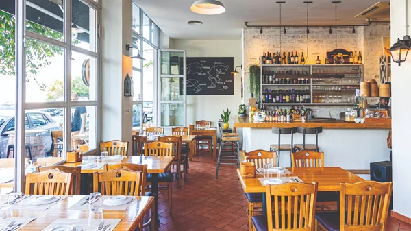 ''Corks and Forks'': Κρασί και comfort γεύσεις στη wine pub του Πειραιά