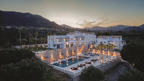 "Quattro Suites": Η μινιμαλιστική boho – chic φθινοπωρινή απόδραση στη Μονεμβασιά