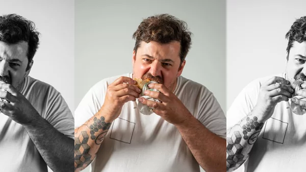 Ο Ζώης Χαλκιόπουλος ψάχνει για το τέλειο σουβλάκι