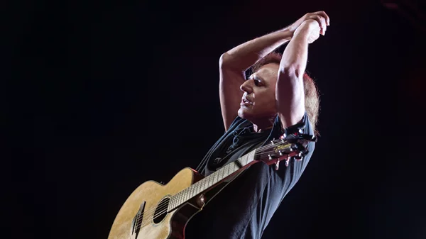 Ο Βασίλης Παπακωνσταντίνου στο πιο σταθερό ραντεβού του καλοκαιριού