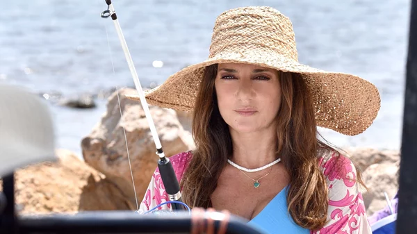 "Καλά Θα Πάει Κι Αυτό": η νέα σειρά της ΕΡΤ μπλέκει τον έρωτα με το ΑΙ (trailer)