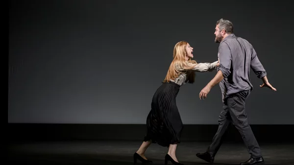 "Ψηλά απ’ τη γέφυρα": Πρώτα στιγμιότυπα από την παράσταση του Γιώργου Νανούρη