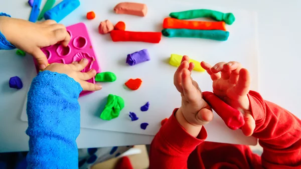 Δείτε τα εκπαιδευτικά προγράμματα για όλους του Ιδρύματος Β. & Μ. Θεοχαράκη