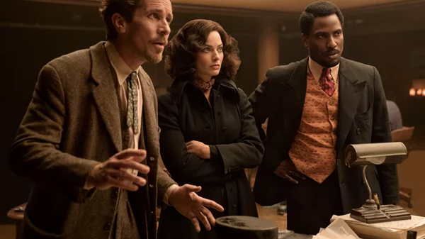 Μεταεορτινό hangover στις κινηματογραφικές αίθουσες