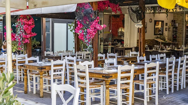 Στο "Ελίν Γεύσεις" στον Υμηττό δοκιμάζουμε προσεγμένους μεζέδες και μαγειρευτά με τη ζεστασιά της γειτονιάς