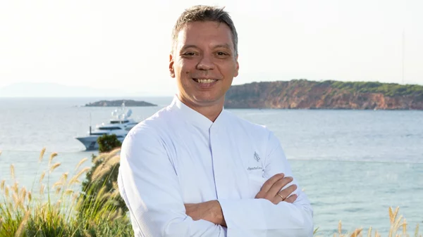 Απόστολος Δήμου: Ο νέος executive chef του Four Seasons Athens αποκλειστικά στο "αθηνόραμα"