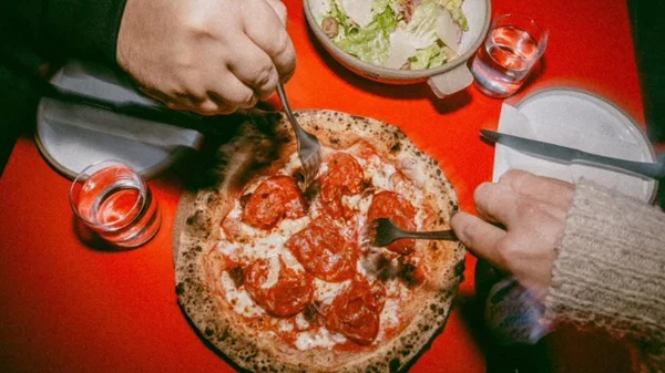 To Pizza Tros είναι ό,τι λέει το όνομά του