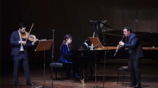 Ενδιαφέροντα ρεσιτάλ μουσικής δωματίου με απρόσμενα "τρίο" οργάνων