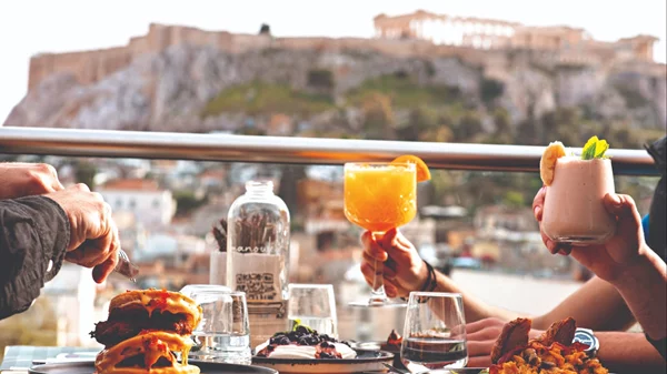 "Manouka": Η κρυφή ταράτσα του καλοκαιριού