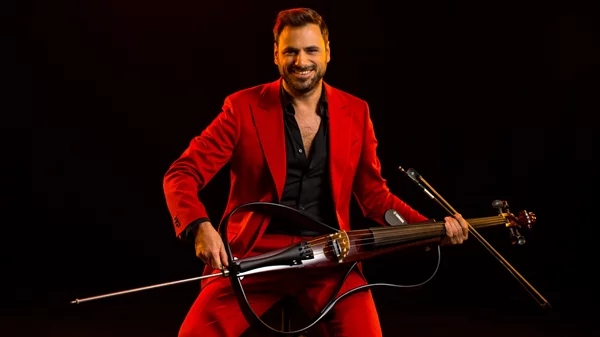 Hauser: Ο τσελίστας rock star στα Rockwave Nights