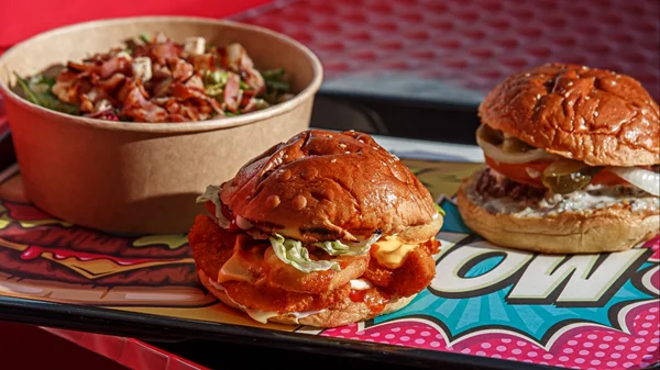 Street food spots: Δυνατές προτάσεις για νοστιμιά... από χέρι!