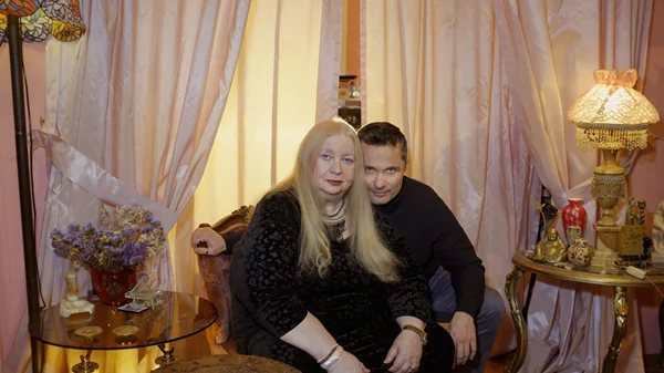 Πόσο παράδοξο χωράει ο ελληνικός ήχος; Η Λένα Πλάτωνος και ο Stergios T. έχουν την απάντηση