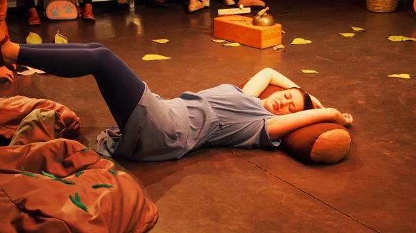 "Κάτι σαν κήπος":  Θέατρο με χορό και ζωντανή μουσική για θεατές από 10 μηνών