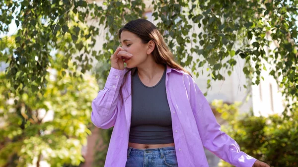 Κάθε άνοιξη τα ίδια; Καταρροή και ασταμάτητο φτέρνισμα; Η εξέταση για τις αλλεργίες της ανθοφορίας που θα σου λύσει όλες τις απορίες