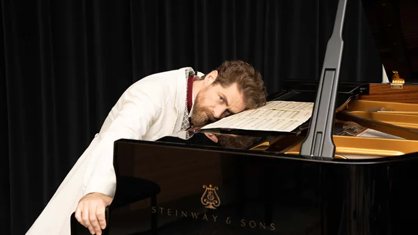 Ο Δημήτρης Λάλος στο ρόλο του Σοπέν