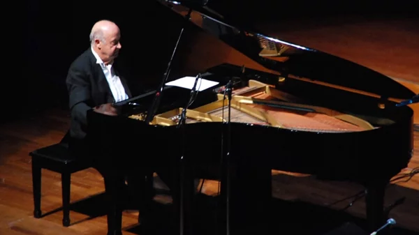 Μίμης Πλέσσας (1924-2024): Αντίο σε έναν σπουδαίο συνθέτη, που συνδέθηκε όσο κανείς άλλος με τις ασπρόμαυρες ελληνικές ταινίες