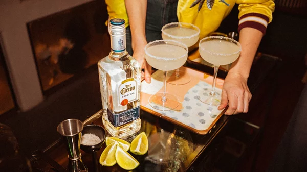 Πώς και πού γιορτάσεις τη Μαργαρίτα Day μαζί με τη νο.1 τεκίλα στον κόσμο