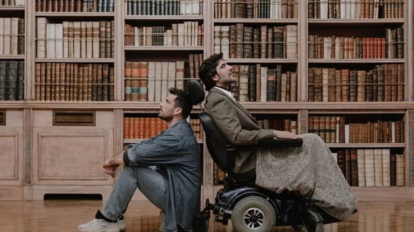 Έξι ανθρώπινες ιστορίες συγκινούν επί σκηνής