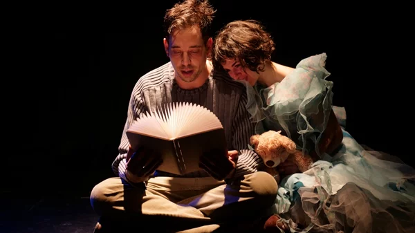 "Η Παυσίλυπος Χώρα της Αλισά": Ένα επίκαιρο, αντιπολεμικό έργο σε σκηνοθεσία Γιάννη Κόκα