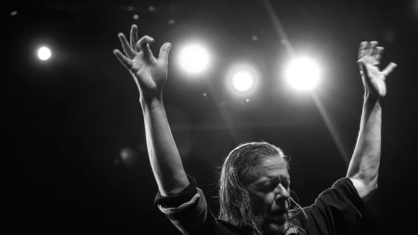 Swans: Μια rock εμπειρία, αλλά και κάτι-σαν-θρησκεία