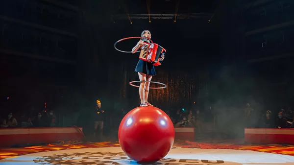 Ένα βαριετέ σύγχρονου τσίρκου στις Ροές