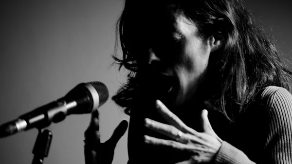 "Βενέμπρα": ένα έργο για φωνή, βιόλα και κιθάρα