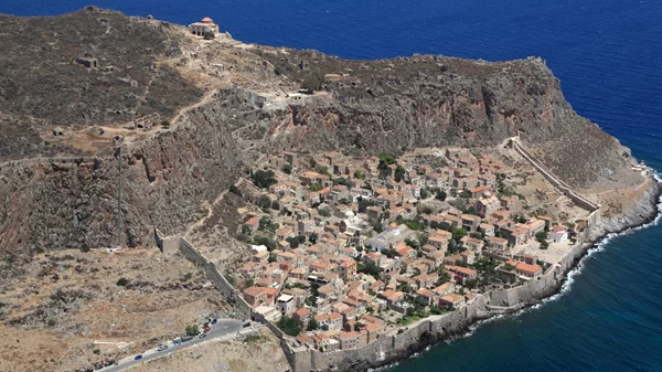 Νέες υποδομές προσβασιμότητας στην Άνω Πόλη Μονεμβασίας: Εγκατάσταση εναέριου αναβατορίου και διαδρομών περιήγησης