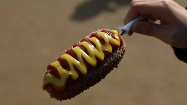Τι είναι το corn dog και πού το τρώμε στην Αθήνα;