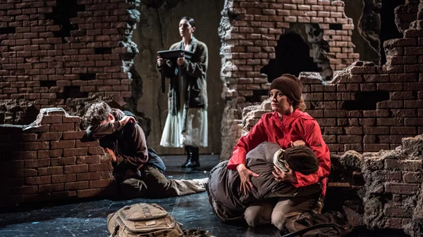 "Στα όρια": Η περιπετειώδη παράσταση για εφήβους έρχεται στο Rex