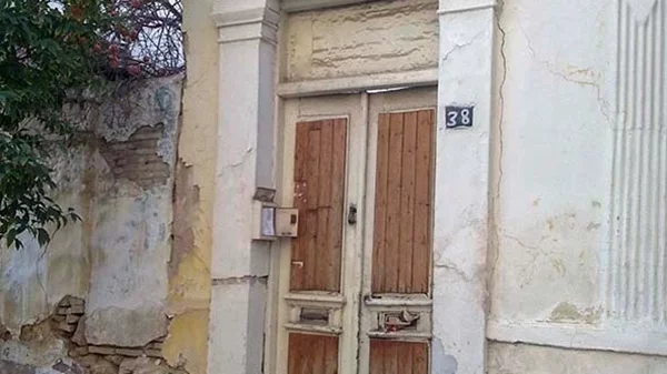 "Κάτω στον Πειραιά, στα Καμίνια": Μια περιήγηση στη γνωστή άγνωστη συνοικία