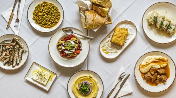 Τα κατσαρολάδικα του Κολωνακίου: πού τρώμε μαγειρευτά στην posh γειτονιά του Κέντρου;