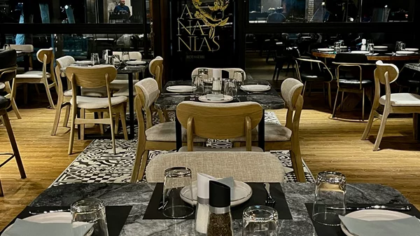 S. Pellegrino και Acqua Panna: Μας υποδέχονται στο "Ananias Rotisserie"