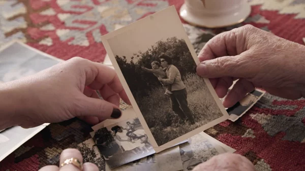Το ντοκιμαντέρ "Είμαι Εγωίστρια;" της Τερέις Σέχτερ κάνει περμιέρα στην ΕΡΤ3 με αφορμή την Γιορτή της Μητέρας