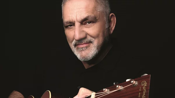 Νίκος Πορτοκάλογλου: "Αισθάνομαι σαν λαϊκός καλλιτέχνης"