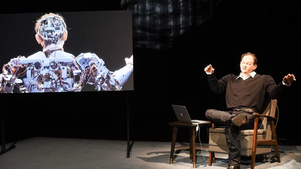 "Uncanny Valley":  Περφόρμανς για ένα ρομπότ