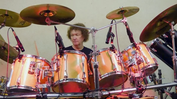 Πέθανε ο ντράμερ των Judas Priest, Les Binks