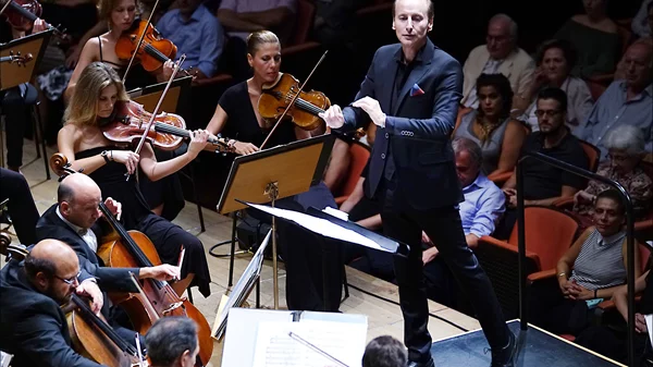 Η Dinara Alieva και ο Δημήτρης Πλατανιάς σε ένα λαμπερό οπερατικό γκαλά