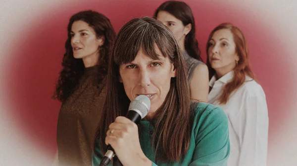 ΧΟΡΟΣ: We are prepared for tragedy / Η Σοφία Μαυραγάνη, ευτυχώς για μας, δεν μπορεί να κατανοήσει ένα κείμενο αν δεν το δει