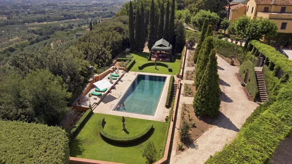 Ιταλία: Άδειες κινδυνεύουν να μείνουν οι πισίνες τουριστικών ακινήτων στην Τοσκάνη