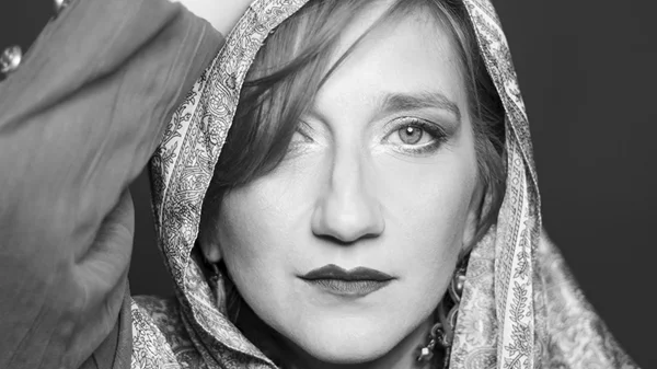 "Palming up": Η Μαρία Παπαγεωργίου σε μια sight-seeing performance στο "Gazarte"