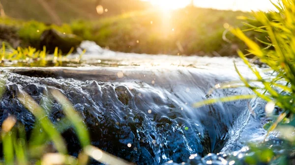 "Η μαγεία του Νερού στο χθες και στο σήμερα" στη Δημοτική Βιβλιοθήκη Αγ.Ι. Ρέντη