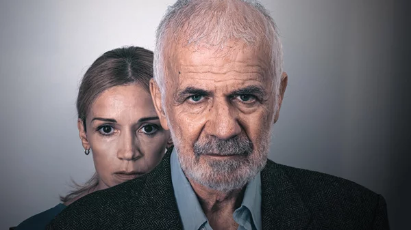 "O Πατέρας", "Σκηνές από ένα γάμο", "Καλά εσύ σκοτώθηκες νωρίς": Χριστουγεννιάτικα ραντεβού στο Σύγχρονο με παραστάσεις σκεπτόμενου θεάτρου