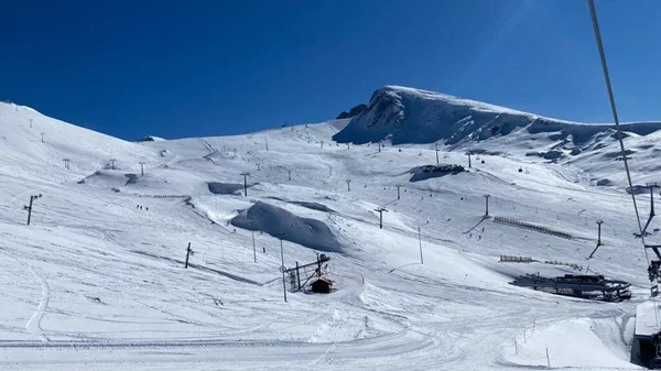Για σκι στον Παρνασσό: Μια μέρα στο μεγαλύτερο χιονοδρομικό κέντρο της χώρας